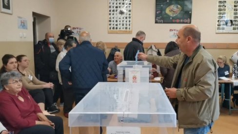 ЗАТВОРЕНА БИРАЛИШТА У СРБИЈИ: Завршено гласање на поновљеним изборима