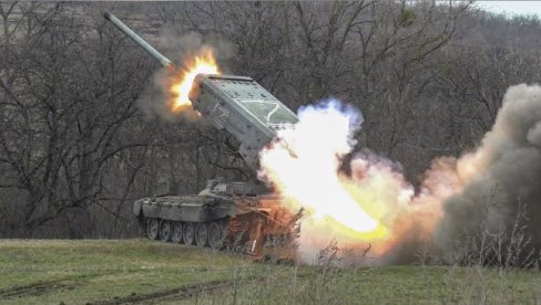 ПОГЛЕДАЈТЕ – ДЕЈСТВО УРАГАНА, СОЛЦЕНПЕКА И ГРАДОВА: Руски вишецевни бацачи ракета на фронту у Украјини (ВИДЕО)