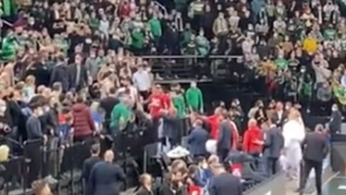 ISPLIVAO SNIMAK IZ LITVANIJE: Pogledajte kako su navijači Zvezde izbačeni iz dvorane u Kaunasu (VIDEO)