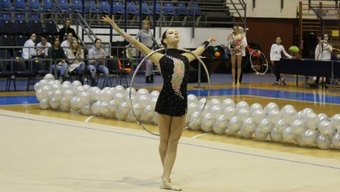 ПАЛИЛУЛА ИМА УСПЕШНЕ ГИМНАСТИЧАРКЕ: На међународном такмичењу у ритмичкој гимнастици окитиле се са 37 медаља