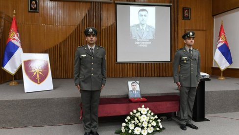 ОДЛАЗАК ЈЕДНОГ ОД НАЈБОЉИХ ПРИПАДНИКА ВС: Комеморација потпуковнику Дејану Станојевићу, страдалом паду  у Конгу