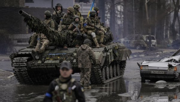 САД ДАЈУ НОВАЦ, КИЈЕВ - ТОПОВСКО МЕСО: Украјина планира да укључи у борбена дејства милион људи