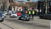 UDES KOD HRAMA SVETOG SAVE: Sudar motora i auta, motociklista povređen, saobraćaj usporen kod Slavije