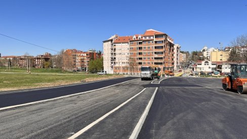 НОВИ ПАРКИНГ У ЛАЗАРЕВЦУ: У току асфалтирање простора код Градског парка, биће урађено 99 паркинг места