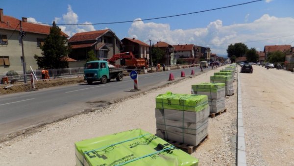 ДВА ДАНА ЗА АСФАЛТИРАЊЕ: Обустава саобраћаја лесковачким булеваром