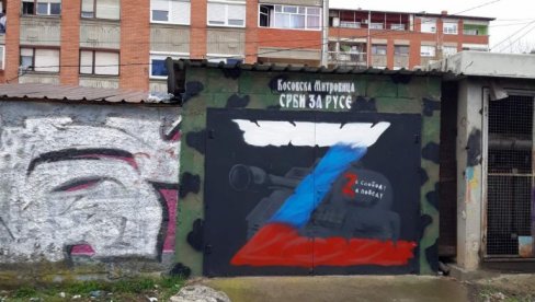 RUSKO Z u KOSOVSKOJ MITROVICI: Brojni grafiti na zgradama u gradu na Ibru