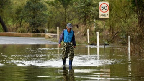 ПОГИНУО МУШКАРАЦ: Због поплаве евакуисане стотине људи у Сиднеју