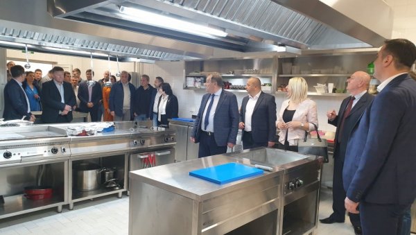 ЗА КУЛИНАРСКО УСАВРШАВАЊЕ На врњачком Факултету за ХиТ отворена Лабораторија за гастрономију