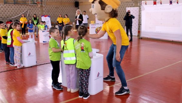 ЕДУКАЦИЈА НАЈМЛАЂИХ КРОЗ ИГРУ И ТАКМИЧЕЊЕ: Почела Регионална Пажљивкова смотра у Врању