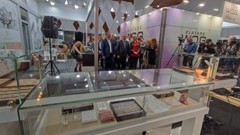 SJAJ VRAĆEN POD SAJAMSKE KUPOLE: U Novom Sadu otvorena međunarodna izložba zlatarstva i časovničarstva