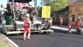 NOVI ASFALT U PAŠIĆEVOJ: Građani odali priznanje radnicima koji su profesionalno obavili svoj posao (FOTO)