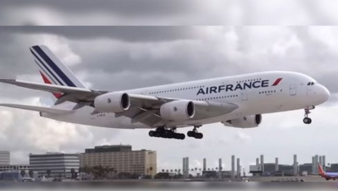 DRAMA IZNAD PARIZA: Otkazale komande Er Fransovom avionu - Pilot je rekao Stani, stani, a zatim je usledila tišina! (VIDEO )