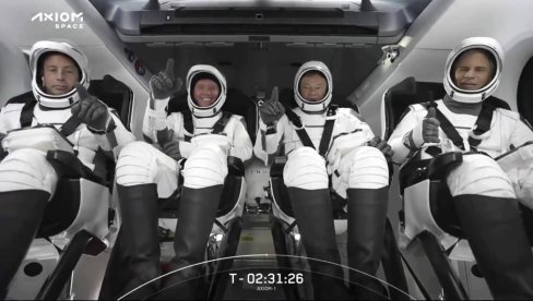 ПРИВАТНИ ЛЕТ У СВЕМИР: Почела нова ера комерцијалног летења - Астронаути стигли на Међународну свемирску станицу