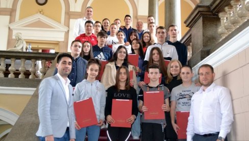 ZA TALENTE MILION DINARA: Grad Kruševac podelio sportske stipendije