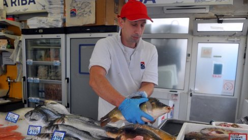 ШАРАН ЈУРИ ЦЕНУ ЈУНЕТИНЕ: Влада несташица најтраженије рибе, која сада кошта чак 40 одсто више него лане