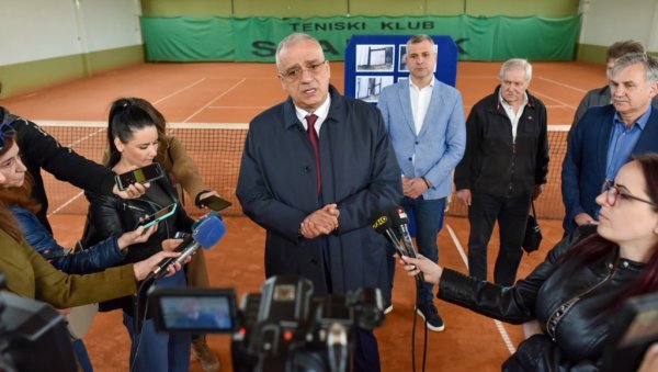 Покрајински секретар Баста и градоначелник Бакић обишли реконструисану тенис халу ТК Спартак