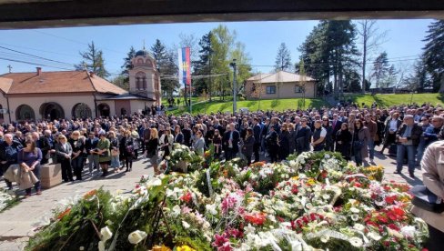 SAHRANJEN BRANKO GOGIĆ: Porodica i kolege se oprostili od preminulog funkcionera (FOTO/VIDEO)