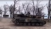 POGLEDAJTE – RUSKI TENKOVI NA PRVOJ LINIJI: Oklopne jedinice uništavaju položaje ekstremista (VIDEO)