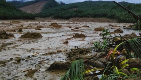 ТРОПСКА ОЛУЈА НА ФИЛИПИНИМА: Најмање 167 људи страдало у клизиштима и поплавама