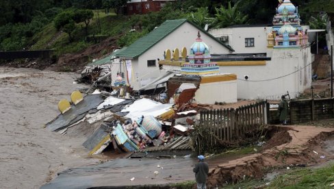 ТРАГЕДИЈА НА ВЕРСКОЈ ЦЕРЕМОНИЈИ: Девет особа настрадало, осам нестало у бујичној поплави