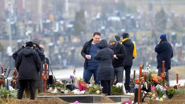 И ПАЉЕЊЕ СВЕЋА И ЦВЕЋЕ ОНЛАЈН: ЈКП Погребне услуге дигитализују своје услуге на десет гробаља