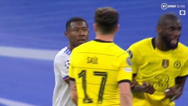 ПРИШАО ДА ТЕШИ РИВАЛА, А ОНДА... Играч Челсија побеснео, Алаба остао у шоку!