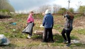 OČISTILI JOŠ JEDNU DEPONIJU: Grupa vrednih meštana Aradca organizovala akciju Očistimo svoje selo (FOTO)