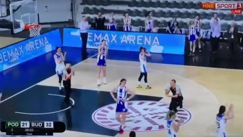 BAŠ, BAŠ ORIGINALNA PROSIDBA U PODGORICI: Sudija u toku utakmice ponudio prsten košarkašici Budućnosti (VIDEO)