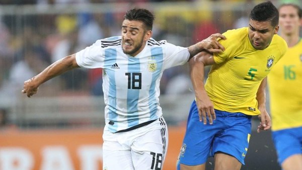 ИЗБЕГНУТА ТРАГЕДИЈА: Репрезентативац Аргентине колима прегазио бившу жену