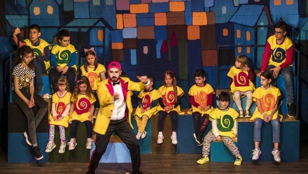 НОВО ИЗВОЂЕЊЕ ЗЛАТНЕ РИБИЦЕ:  У Позоришту Пуж обновили Цацину представу 