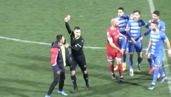 НОВИ СКАНДАЛ У КРУШЕВЦУ: Фудбалер Напретка шутирао и вређао играча Металца (ВИДЕО)