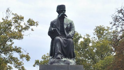 VUK I DALJE BEZ OBNOVE: Spomenik reformatoru srpskog jezika godinama u katastrofalnom stanju
