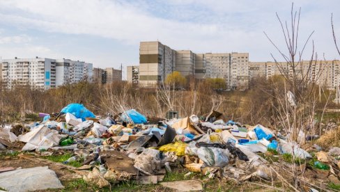 СРБИЈА СЕ ГУШИ У ДИВЉИМ ДЕПОНИЈАМА: На општинским несанитарним сметлиштима одлаже се отпад без претходног третмана