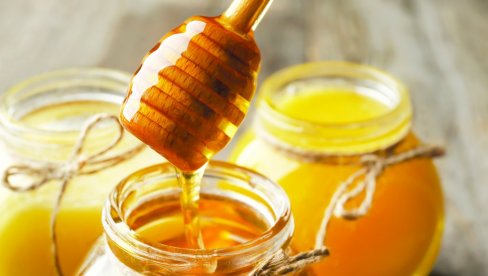 MIT ILI ISTINA: Treba li med jesti samo drvenom kašikom?