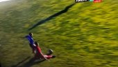 UZNEMIRUJUĆI VIDEO, IGRAČI SE HVATALI ZA GLAVU: Fudbaleru pukla noga nakon užasnog starta (VIDEO)