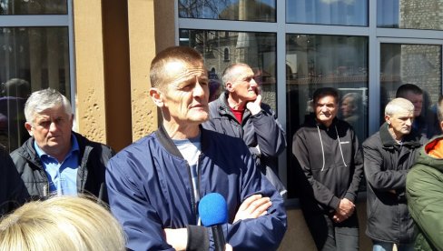 ШТРАЈК СЕЛЕ У ФАБРИКУ: Бивши радници Вектре Јакић поново протестовали