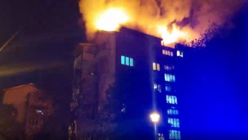 SOLITER U PLAMENU: Požar buknuo na poslednjem spratu (VIDEO)