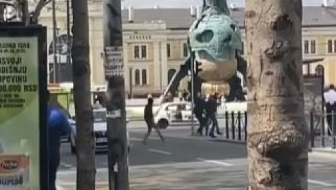 MASOVNA TUČA U CENTRU BEOGRADA: Mladići se pobili kod spomenika Stefanu Nemanji (VIDEO)