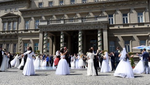 DAN ŽIVOTA 29. MAJA: Kolektivno venčanje biće održano ispred zgrade Skupštine Grada Beograda 22. put, očekuje se pedesetak parova