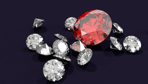 RUBIN OD 2,8 KILOGRAMA NA AUKCIJI U DUBAIJU: Neobrađeni dragi kamen mogao bi da vredi 120 miliona dolara
