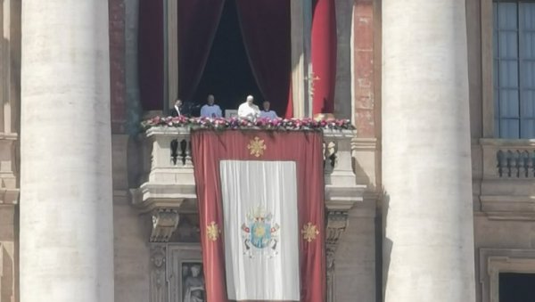 ПОЛИТИЧКИ ГОВОР ПРОТИВ РУСИЈЕ: Папа одржао ускршњу мису на Тргу Светог Петра (ФОТО)