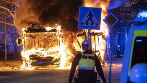 НАСИЉЕ У ШВЕДСКОЈ ЗБОГ КУРАНА: Три демонстранта повређена у сукобу са полицијом
