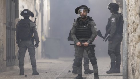 НАПАД У ЈЕРУСАЛИМУ: Убијена једна, рањено најмање осам особа - Нападачи неутралисани на лицу места
