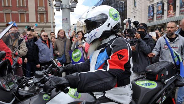 ИНДИЈАЦ НА МОТОРУ СПАСАВА ПЛАНЕТУ: Духовни вођа Садгуру, на путу дугом 30.000 километара, обрео се у Београду