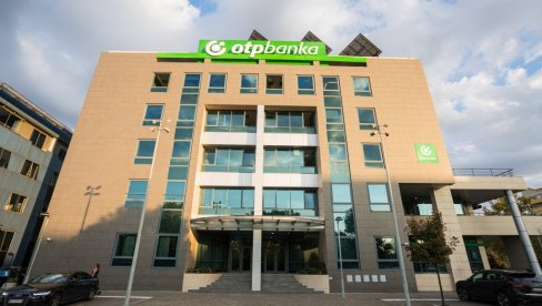 AKO DA NE OSETITE PRAZNIČNE TROŠKOVE: Telefonom do mKeš kredita OTP banke za nekoliko minuta