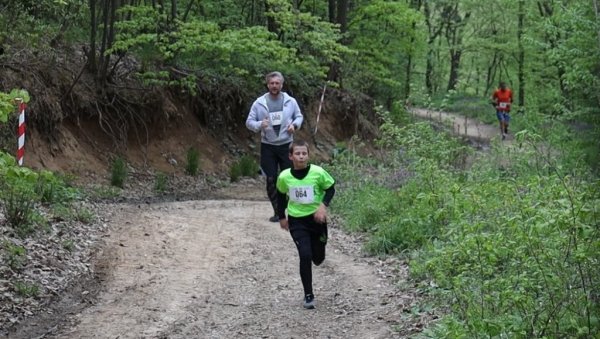 ПРВИ ВРШАЦ ЧЕЛЕНЏ РЕЈС: Стотинак учесника трчало по шумским стазама Вршачких планина
