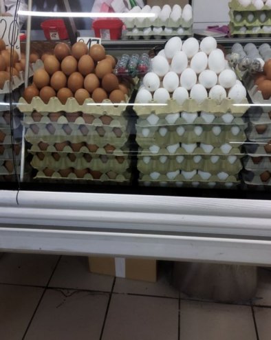 ŽUMANCE IMA CRVENU MRLJU: Da li takvo jaje sme da se jede?