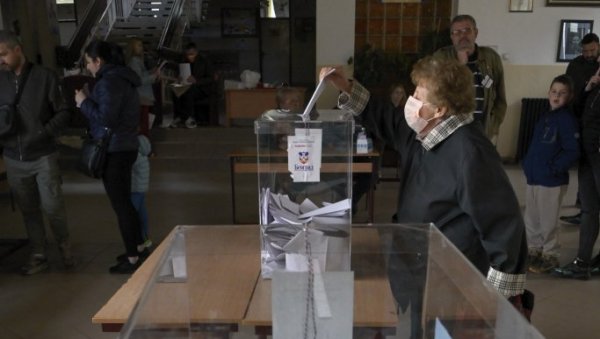 ЛИСТИЋИ ЗА ЈОШ 3.000 ГЛАСАЧА: Избори сутра у Београду на два бирачка места