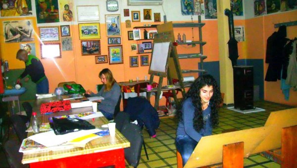 ЧЕТВРТ ВЕКА СТВАРАЈУ ЛЕПШИ СВЕТ: Изложба за јубилеј Ликовне радионице