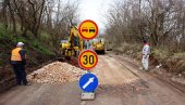 RADOVI NA PUTU DONJA MUTNICA-KLAČEVICA: Zbog asfaltiranja, višednevna obustava saobraćaja